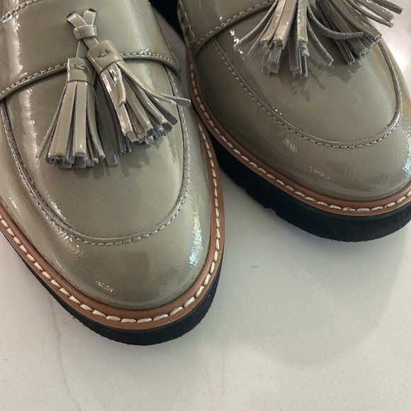 NWOT Naturalizer tassel loafer size 8.5. - Picture 3 of 5